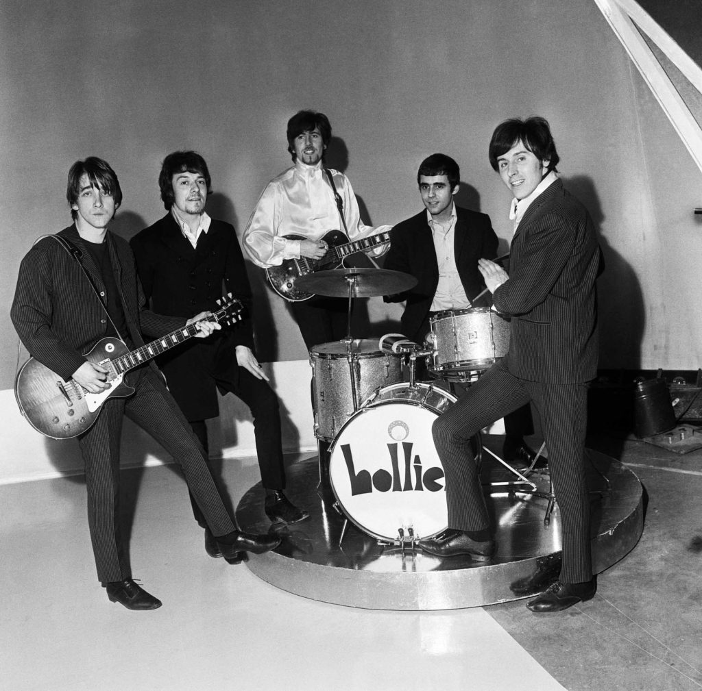 Manchester pop group The Hollies pictured with their stand-in drummer Tony Mansfield during rehearsals for the ABC television show Doddy's Music Box at the ABC studios. 9th March 1967. - Source: iNostalgia / MirrorPix