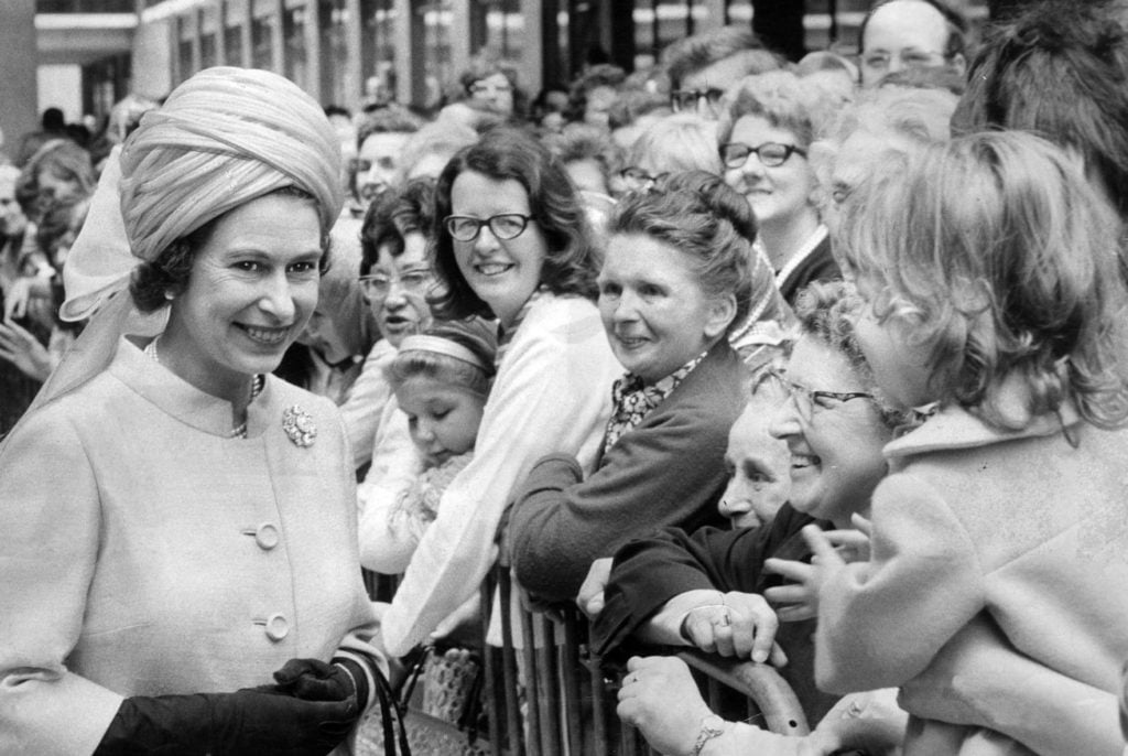 Queen Elizebeth II chatting to the crowd in Spinningfield after the opening of the Magistrates court building, June 1971. Source: Around Manchester in the 1970s, iNostalgia Publishing / MirrorPix.