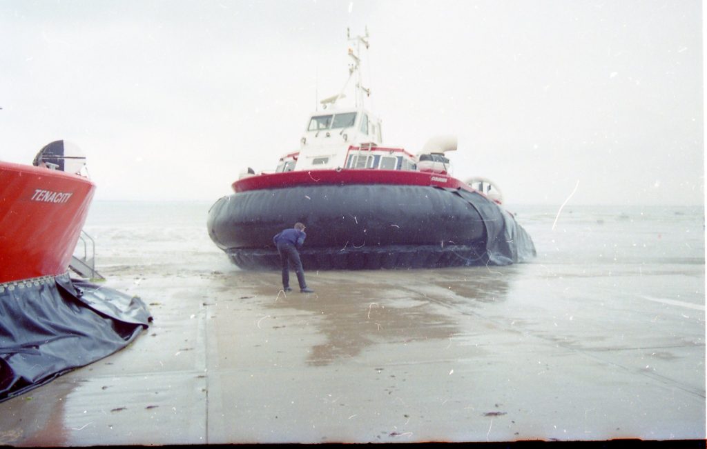 The recently completed British Hovercraft Corporation AP1-88 hovercraft Courier comes
ashore. Over to the left is sister AP1-88 Tenacity.