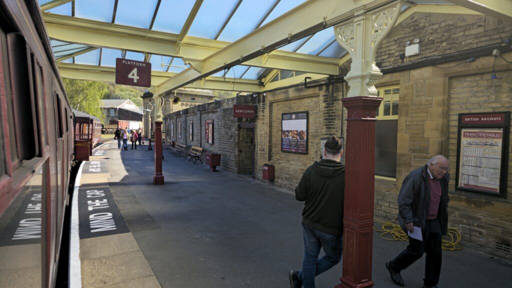 Keighley Steam Railway Station - Andy Cole-Kinsey